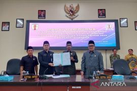 Advertorial - Raperda APBD 2023 akhirnya disepati DPRD dan Pemkab HST