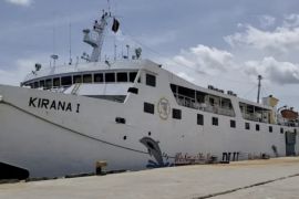 Keberangkatan KM Kirana dari Sampit tertunda akibat sungai surut