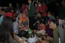 Pemkot Semarang evakuasi korban banjir Meteseh ke Gedung Diklat