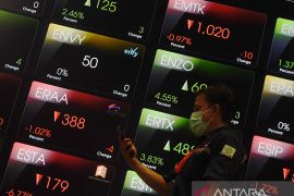 IHSG Senin sore ditutup menguat dipimpin saham sektor energi