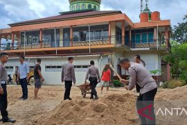 Polres Agam salurkan bantuan pembangunan lokasi parkir Masjid Syuhada