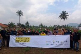 Iluni FTUI dirikan sekolah tanggap darurat di Cianjur