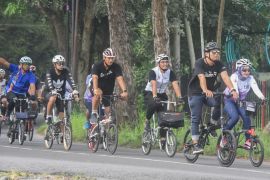 Wali Kota Kediri gowes dalam "Culture Sunday Ride 2023"