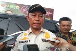 Wali Kota Kendari meminta warga tetap pakai masker meski PPKM dihentikan