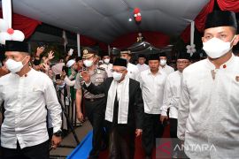 Wapres tanggapi peristiwa pengibaran bendera partai di masjid