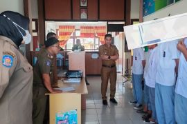 Satpol PP amankan sejumlah siswa keluyuran  saat jam sekolah