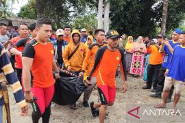 Tim gabungan temukan jenazah korban hanyut di Padengo Pohuwato