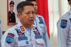 Mantan rektor UIN Suska Riau kedapatan bawa handphone ke Rutan
