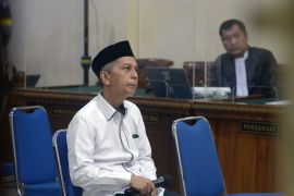 Dua guru besar dan satu pejabat teras Unila disebut terima gratifikasi Rp10 miliar