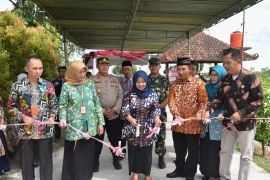 Padat karya produktif manfaatkan sumber daya lokal