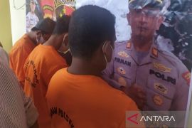 Polisi tangkap sopir minyak ilegal saat pesta narkoba di Palembang