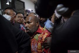 Setelah ditangkap, tersangka Gubernur Papua Lukas Enembe perlu dirawat di RSPAD