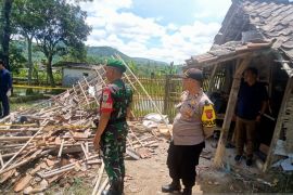 Polres Sukabumi Kota pastikan ledakan hancurkan sebuah gubuk dari petasan