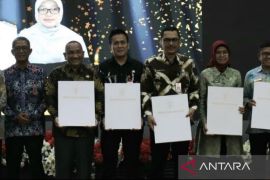37 perangkat daerah Kalltim terima SAKIP dan PMPRB