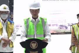 Presiden Jokowi hadiri pembangunan Indonesia Arena tahap akhir
