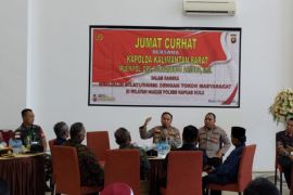 Kapolda Kalbar gelar "Jumat Curhat" di Badau perbatasan Indonesia