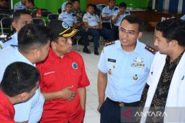 Cegah penyalahgunaan narkoba, BNN tes urine personel Satrad 233 Sabang