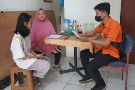 PT Pos Indonesia menyalurkan bantuan Atensi dari Kemensos
