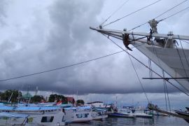 BMKG prakirakan Sumbar berpotensi alami hujan lebat dan angin kencang pada Selasa