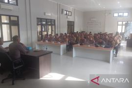 Kapolres Bangka Barat beri arahan peningkatan layanan Bhabinkamtibmas