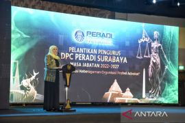 Gubernur Khofifah apresiasi Pusat Bantuan Hukum Peradi