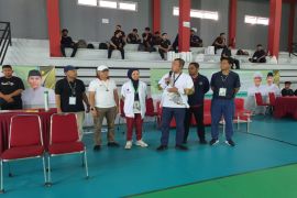 Porseni NU, anak-anak sekitar Stadion Mini Surakarta antusias tonton sepak bola