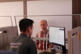 Imigrasi Entikong berikan layanan paspor simpatik di hari libur