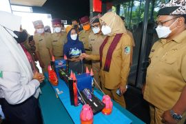 Bupati Ipuk ajak fisikawan cetak pelajar Banyuwangi juara matematika