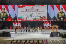 Jokowi ibaratkan penanganan pandemi di Indonesia bak "total football"