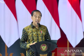Jokowi ingatkan Bulog untuk kendalikan harga beras