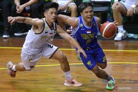 Bima Perkasa curi kemenangan dari Prawira Bandung