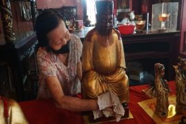 Jelang Imlek, Tri Dharma Pekalongan lakukan penyucian patung dewa