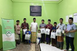 Santri Dukung Ganjar DIY serahkan bantuan ke Ponpes Al-Kautsar