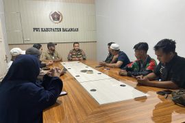 AKBP Riza Muttaqin silaturahmi dengan PWI Balangan