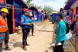 PLN alirkan penyambungan listrik sementara di Huntara