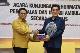 Pejabat Ehime-Jepang bangga kenakan pakaian karawo Gorontalo