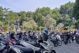 Dishub Mataram mengalihkan retribusi parkir pasar ke Disdag