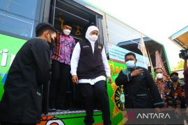 DPRD Jatim prihatin halte Bus Trans Jatim dirusak