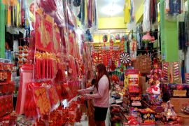 Pernak-pernik khas Imlek di Belitung laris terjual