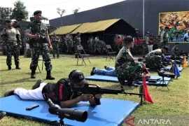 Pangdam V/Brawijaya tes kemampuan wartawan menembak gunakan laras panjang
