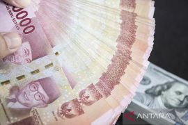 Rupiah naik di tengah pelambatan pertumbuhan ekonomi AS