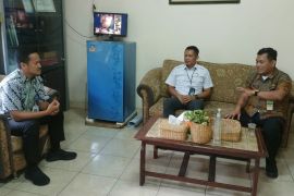 Tim Pembina SAMSAT Cikokol Kunjungi Kelurahan Sumur Pacing Sosialisasikan UU 22 Tahun 2009