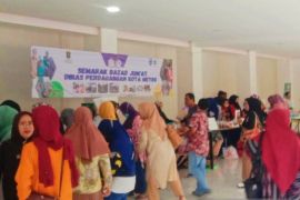 Stabilkan harga, Disdag Metro gelar bazar bahan pokok