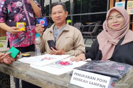 Pegawai Indocement bisa tukar sampah dengan imbalan "ngopi" di kafe