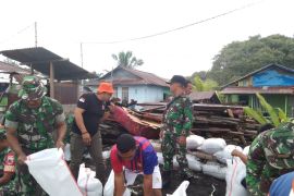 Atasi banjir rob di Kabupaten Halmahera Utara,  BPBD bangun tanggul darurat