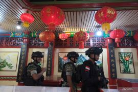 Patroli  TNI-Polri  di Kelenteng