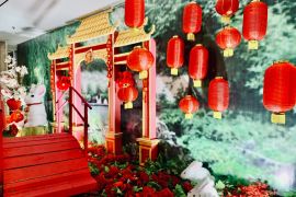 Sambut Tahun Kelinci Air ditemani Barongsai di ASTON Madiun