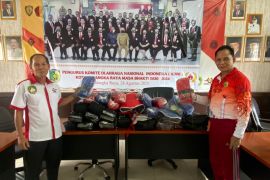 KONI Palangka Raya memberikan bantuan fasilitas olahraga kepada Pertina