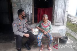 Polres Bangka Barat salurkan bantuan sembako ke warga kurang mampu