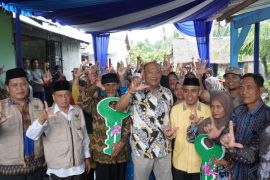 Plt Bupati Langkat dan Baznas Sumut serahkan rumah warga selesai dibedah